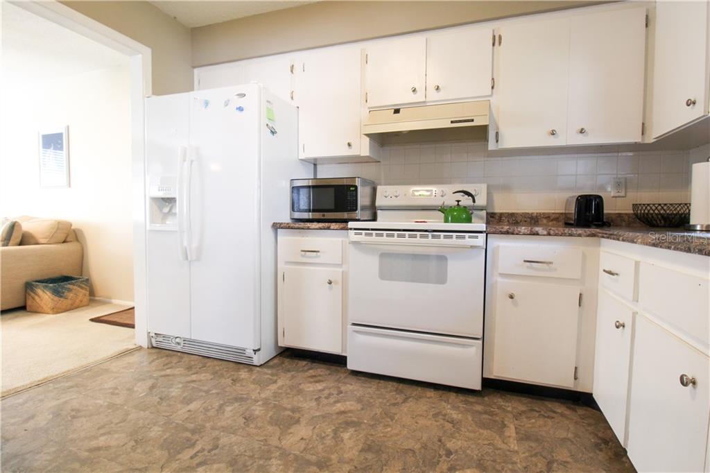2806 TAUNTON DR W photo 11