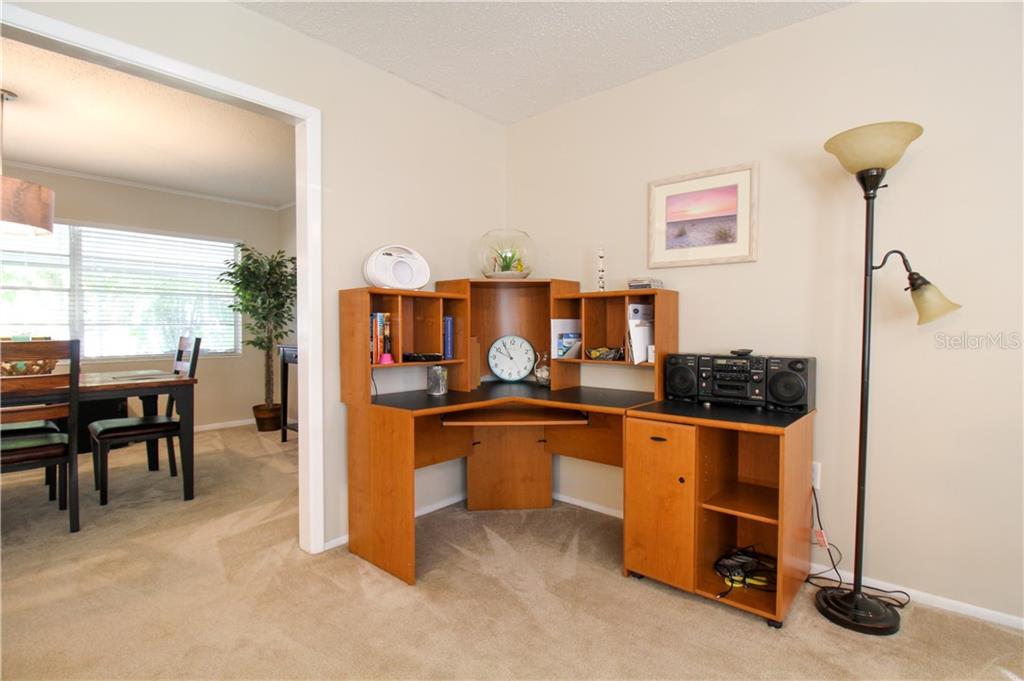 2806 TAUNTON DR W photo 4
