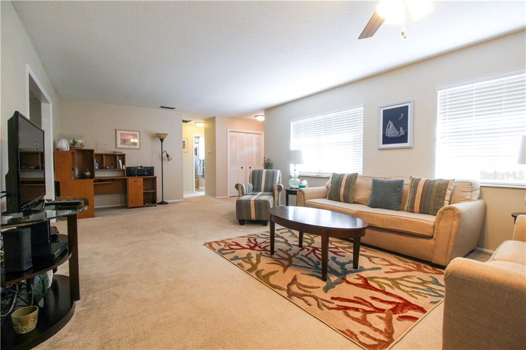 2806 TAUNTON DR W photo 6