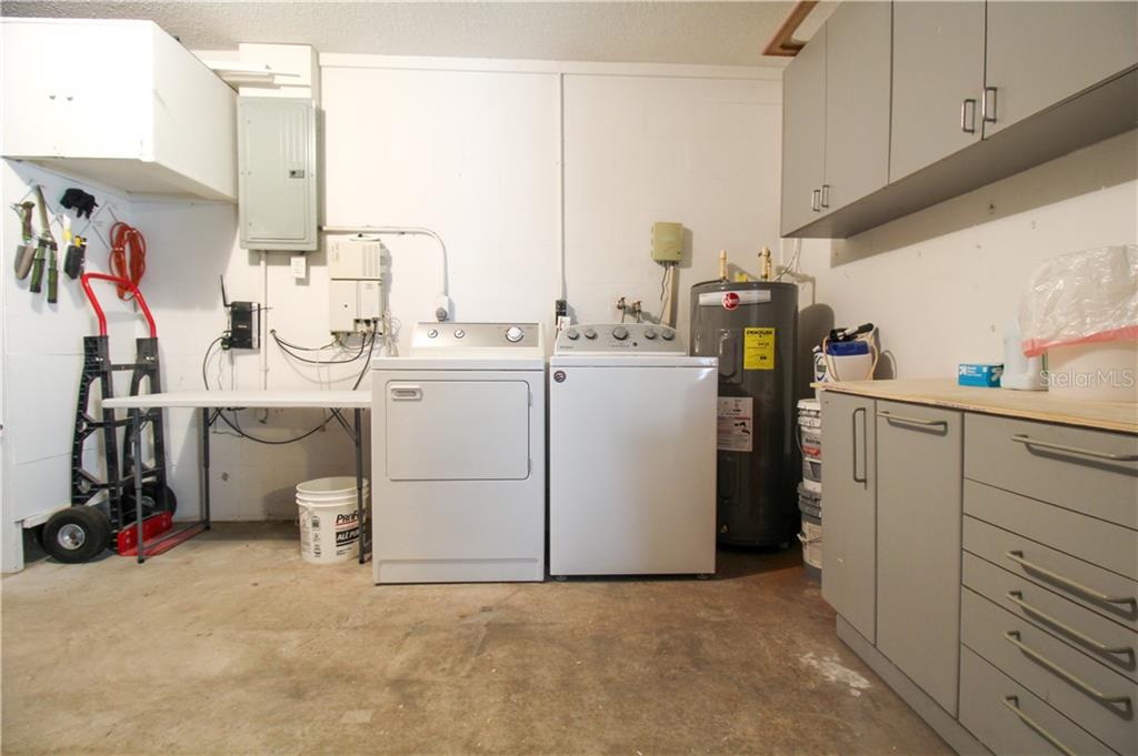 2806 TAUNTON DR W photo 9