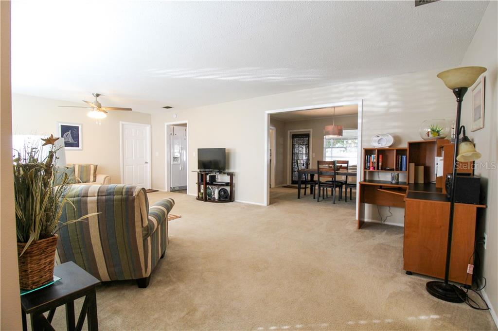 2806 TAUNTON DR W photo 3