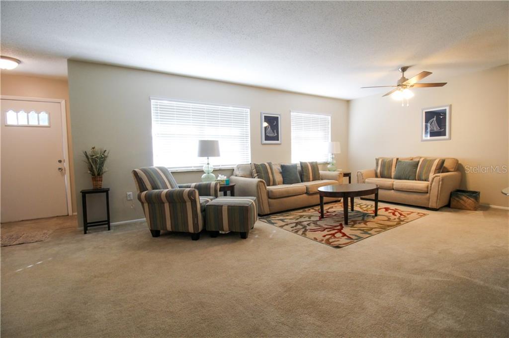 2806 TAUNTON DR W photo 8