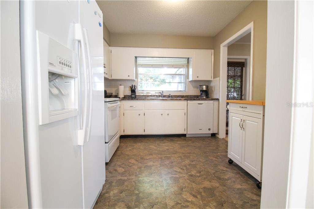 2806 TAUNTON DR W photo 10