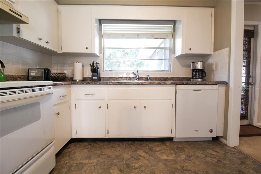2806 TAUNTON DR W photo 12