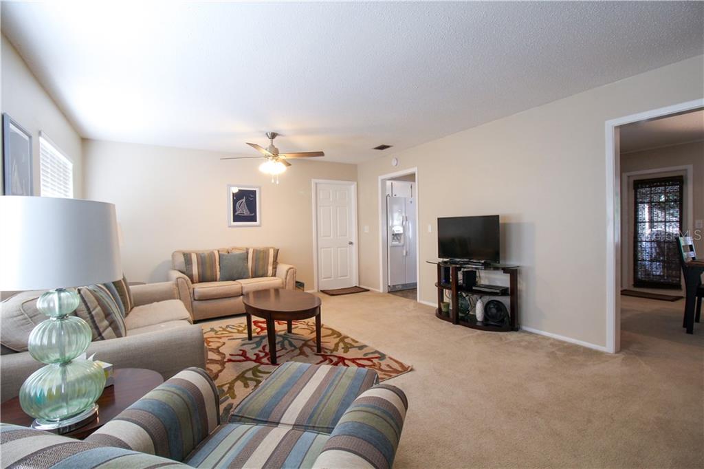 2806 TAUNTON DR W photo 7