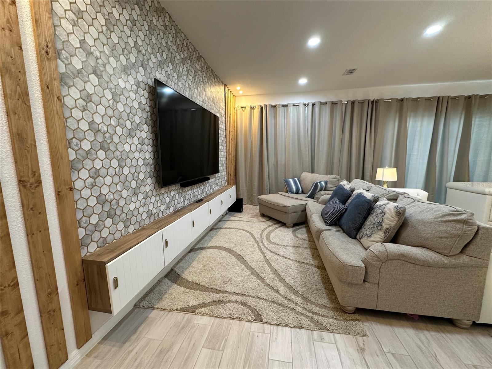 2403 BISCOTTO CIR photo 12