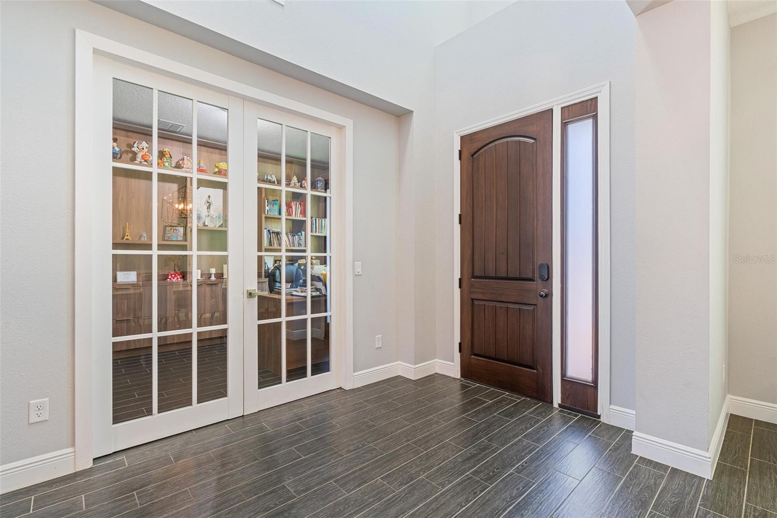 8324 LUDINGTON CIR photo 3