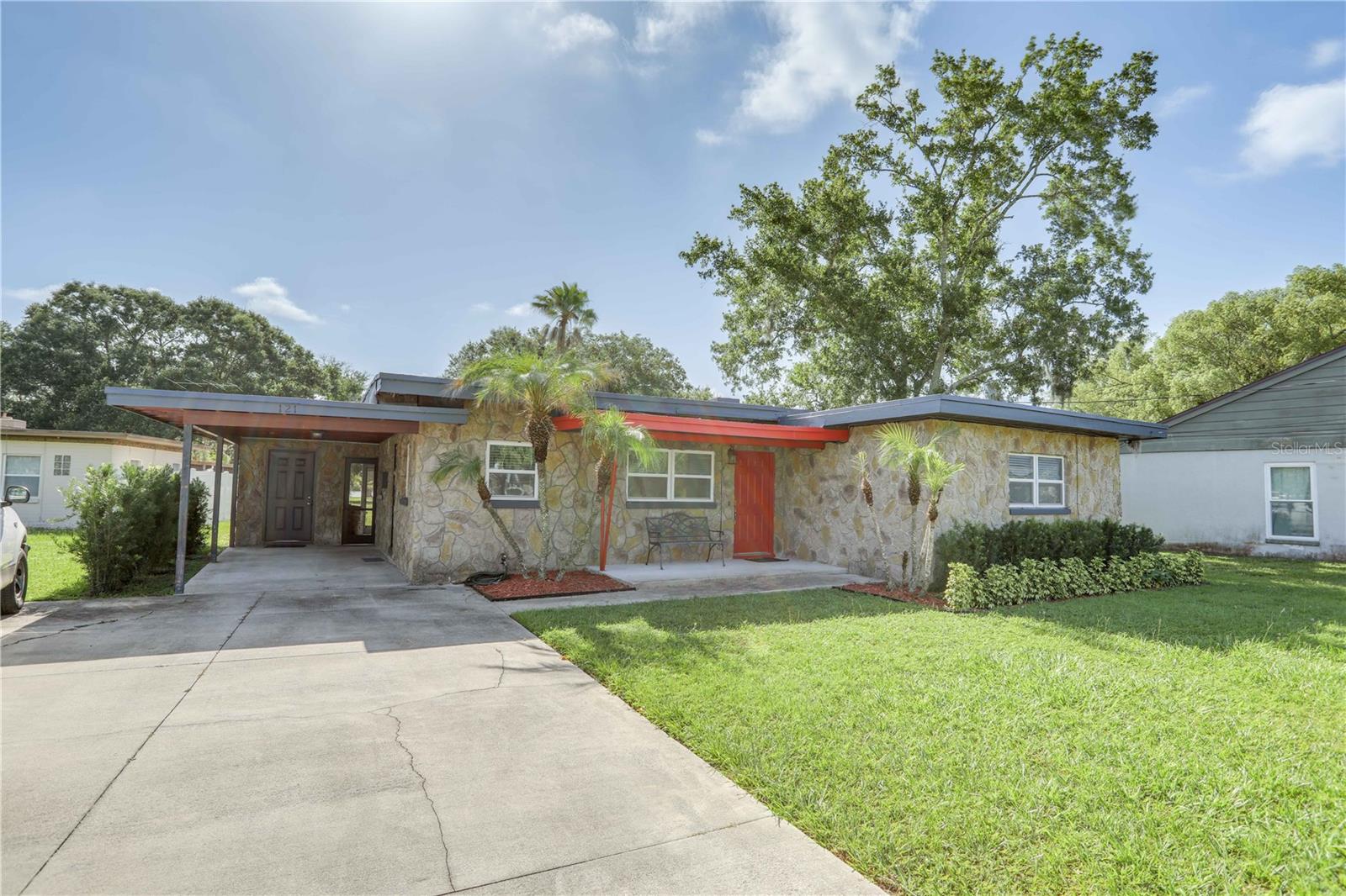 121 S TRIPLET LAKE DR